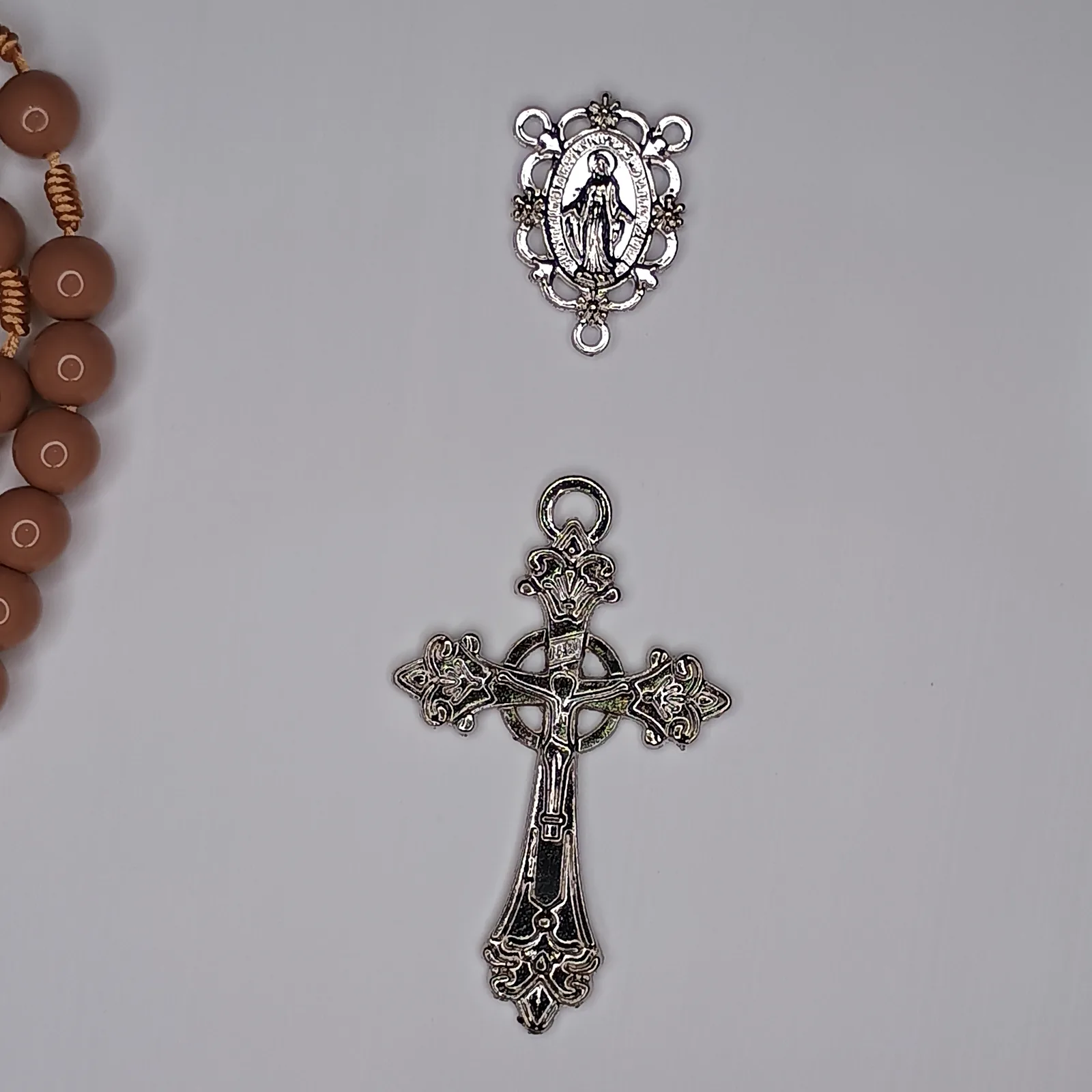 Terço Tradicional 10mm Catoli.co — Feito à Mão - Imagem 9