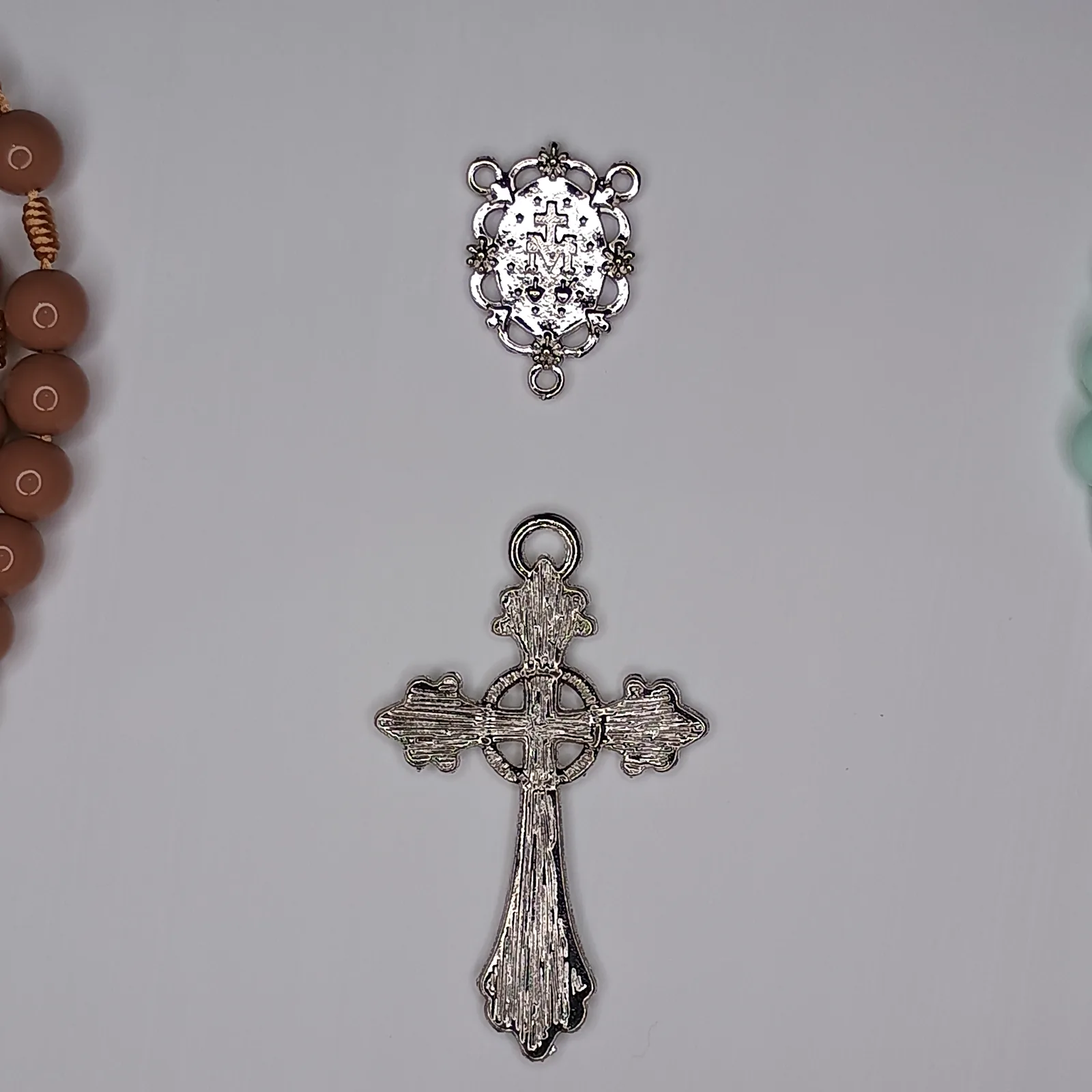 Terço Tradicional 10mm Catoli.co — Feito à Mão - Imagem 10